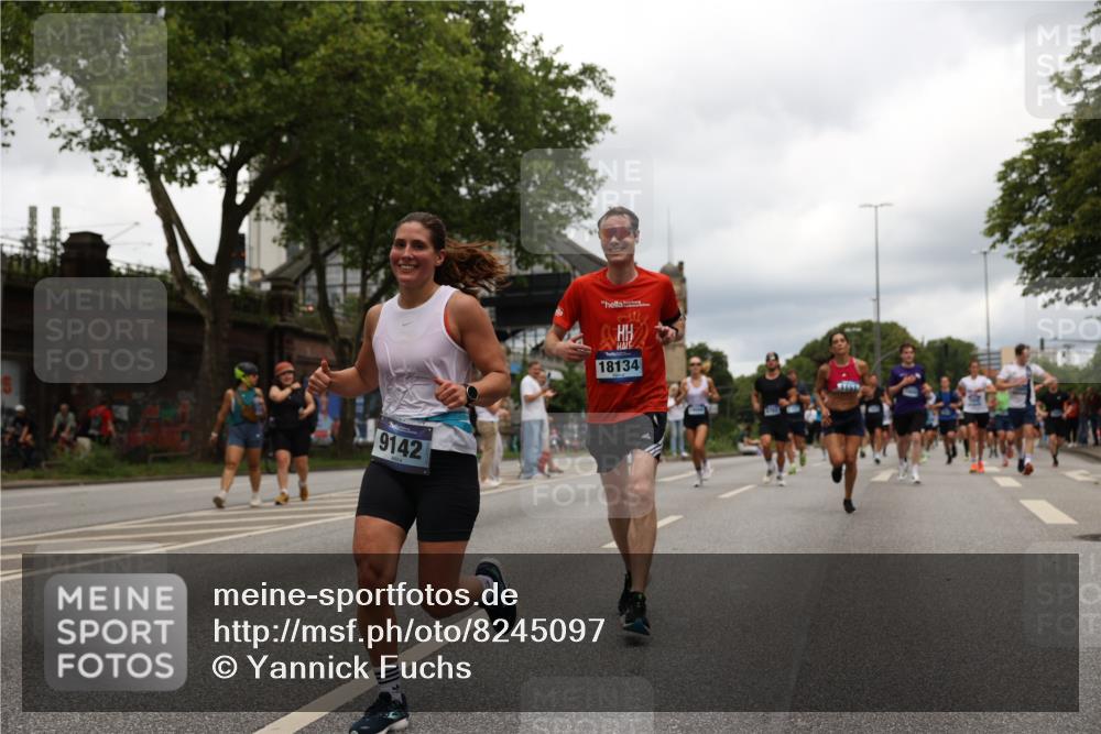 29.06.2025 - hella hamburg halbmarathon Yannick Fuchs http://msf.ph/oto/8245097 29.06.2025 10:47:37 20KM 1030, 1061, 1151, 1502, 1706, 1727, 2058, 2070, 2082, 2354, 2518, 2630, 3096, 3208, 3209, 3819, 4770, 5020, 5638, 5866, 6481, 6511, 6512, 6629, 6762, 6877, 6942, 7177, 7274, 7864, 7918, 8335, 8390, 8447, 9142, 10549, 10891, 10895, 11068, 11844, 12379, 12413, 12490, 12632, 12909, 13032, 13033, 13289, 13397, 13865, 13912, 13997, 15061, 15126, 15441, 15497, 15502, 15838, 15856, 15946, 16477, 16538, 17348, 18134, 18143, 18418, 18487, 18590 meine-sportfotos.de
