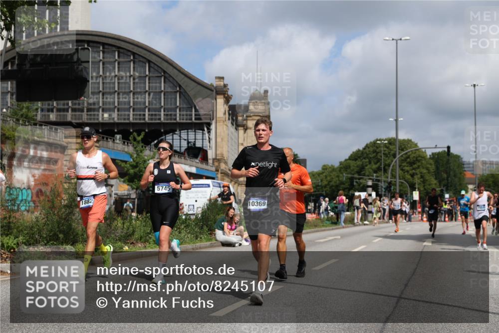 29.06.2025 - hella hamburg halbmarathon Yannick Fuchs http://msf.ph/oto/8245107 29.06.2025 10:35:07 20KM 1882, 1912, 2324, 2714, 2750, 2949, 3332, 4843, 4889, 5050, 5745, 5803, 5916, 6080, 7080, 7284, 8370, 8465, 8629, 9979, 10369, 10900, 10934, 10968, 11731, 11767, 11959, 12088, 12365, 12540, 12704, 12865, 13029, 13158, 13667, 14092, 14820, 14924, 15015, 15424, 15493, 15542, 15689, 17214, 17620, 17724, 18173, 18192, 18614 meine-sportfotos.de