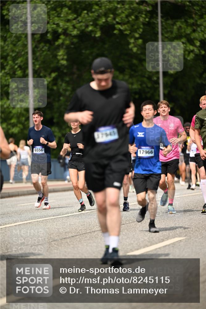 29.06.2025 - hella hamburg halbmarathon Dr. Thomas Lammeyer http://msf.ph/oto/8245115 29.06.2025 10:34:39 Kennedybrücke 2097, 2302, 3524, 4198, 4819, 6556, 6620, 6626, 7071, 7517, 8792, 9095, 9576, 9830, 10322, 10996 meine-sportfotos.de