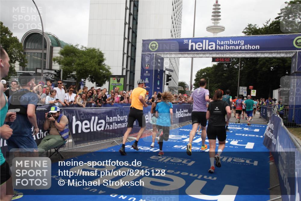 29.06.2025 - hella hamburg halbmarathon Michael Strokosch http://msf.ph/oto/8245128 29.06.2025 10:56:48 Ziel 2378, 3836, 4152, 7646, 8744, 8825, 8996, 9488, 11083, 11870, 14369, 14461, 15134, 15431, 15712, 16043, 16121, 17133, 18340, 18634, 18899 meine-sportfotos.de