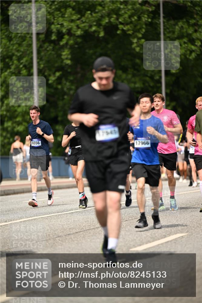 29.06.2025 - hella hamburg halbmarathon Dr. Thomas Lammeyer http://msf.ph/oto/8245133 29.06.2025 10:34:39 Kennedybrücke 2097, 2302, 3524, 4198, 4819, 6556, 6620, 6626, 7071, 7517, 8792, 9095, 9576, 9830, 10322, 10996 meine-sportfotos.de