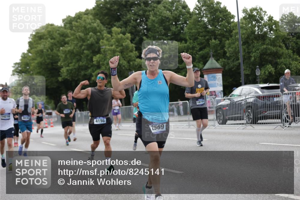 29.06.2025 - hella hamburg halbmarathon Jannik Wohlers http://msf.ph/oto/8245141 29.06.2025 10:30:18 Lombardsbrücke 1059, 1472, 1647, 2505, 2569, 2754, 2755, 3281, 4198, 4575, 4819, 6344, 6556, 7071, 7120, 9830, 11984, 12460, 12461, 14216, 15299, 15757, 16791, 18362, 18795, 18860 meine-sportfotos.de