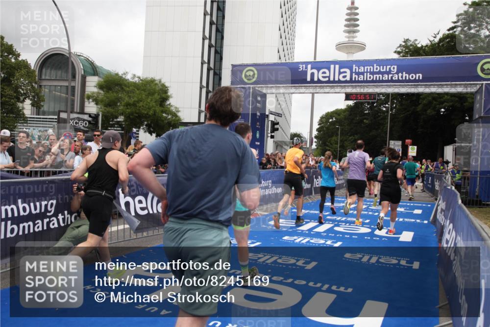 29.06.2025 - hella hamburg halbmarathon Michael Strokosch http://msf.ph/oto/8245169 29.06.2025 10:56:49 Ziel 2378, 3836, 4152, 7646, 8825, 8996, 9488, 11083, 11870, 13816, 14369, 14461, 15134, 15431, 15712, 16008, 16009, 16043, 16121, 17133, 18634 meine-sportfotos.de