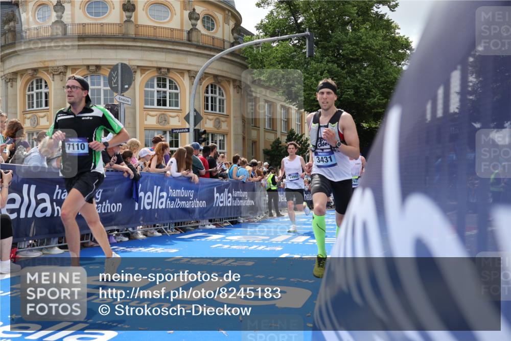 29.06.2025 - hella hamburg halbmarathon Strokosch-Dieckow http://msf.ph/oto/8245183 29.06.2025 10:38:25 Ziel 1042, 1710, 2745, 3014, 3431, 3790, 6095, 7110, 8571, 14905, 14992, 16075, 16280, 18357, 18761 meine-sportfotos.de