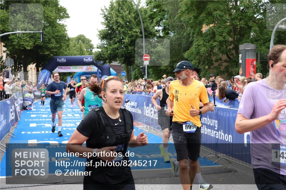 29.06.2025 - hella hamburg halbmarathon Zöllner http://msf.ph/oto/8245217 29.06.2025 10:56:53 Ziel 1955, 2378, 2741, 3836, 5418, 6835, 7716, 8825, 13816, 14461, 15431, 16008, 16009, 16679, 17133 meine-sportfotos.de