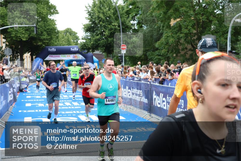 29.06.2025 - hella hamburg halbmarathon Zöllner http://msf.ph/oto/8245257 29.06.2025 10:56:54 Ziel 1955, 2378, 2741, 3836, 5418, 6835, 7716, 8825, 13816, 14461, 16008, 16009, 16620, 16679, 17133 meine-sportfotos.de