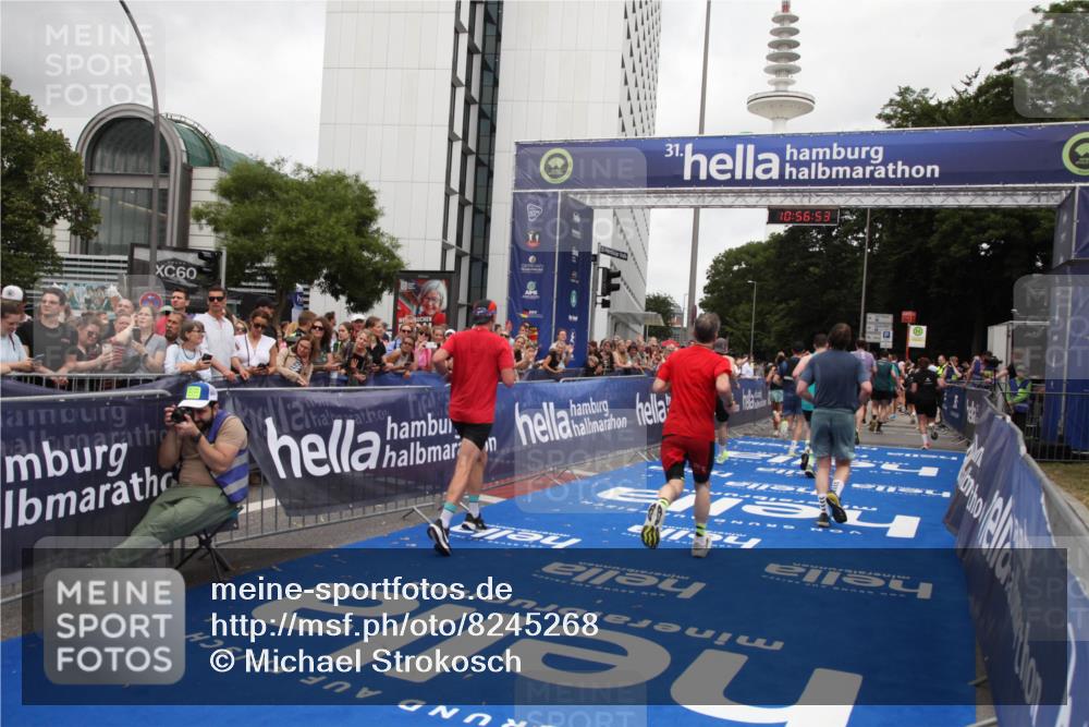 29.06.2025 - hella hamburg halbmarathon Michael Strokosch http://msf.ph/oto/8245268 29.06.2025 10:56:52 Ziel 2378, 2741, 3836, 5418, 7716, 8825, 8996, 13816, 14369, 14461, 15134, 15431, 15712, 16008, 16009, 16043, 16121, 16679, 17133, 18634 meine-sportfotos.de