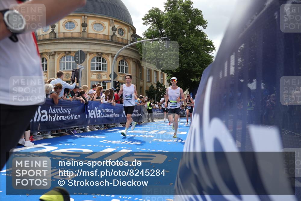 29.06.2025 - hella hamburg halbmarathon Strokosch-Dieckow http://msf.ph/oto/8245284 29.06.2025 10:38:26 Ziel 1042, 1710, 2745, 3014, 3431, 3790, 7110, 8571, 14905, 14992, 16075, 16280, 18357, 18761 meine-sportfotos.de
