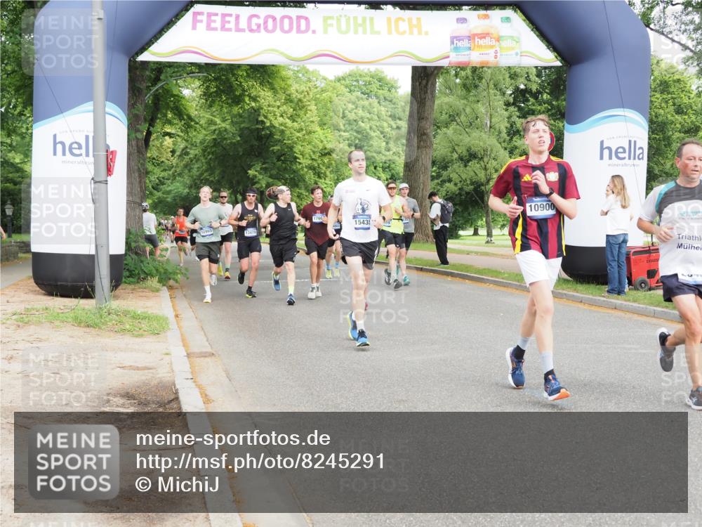 29.06.2025 - hella hamburg halbmarathon MichiJ http://msf.ph/oto/8245291 29.06.2025 10:28:14 Zwischen KM18-KM19 2546, 10900, 11305, 12772, 12865, 13190, 15336, 15435, 15556, 16656 meine-sportfotos.de