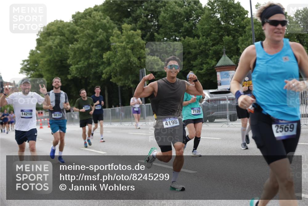 29.06.2025 - hella hamburg halbmarathon Jannik Wohlers http://msf.ph/oto/8245299 29.06.2025 10:30:19 Lombardsbrücke 1059, 1472, 1647, 2268, 2505, 2569, 2754, 2755, 3281, 4198, 6344, 6556, 7071, 7120, 9830, 11984, 12460, 12461, 14216, 14803, 15299, 15757, 16791, 18362, 18795, 18860 meine-sportfotos.de