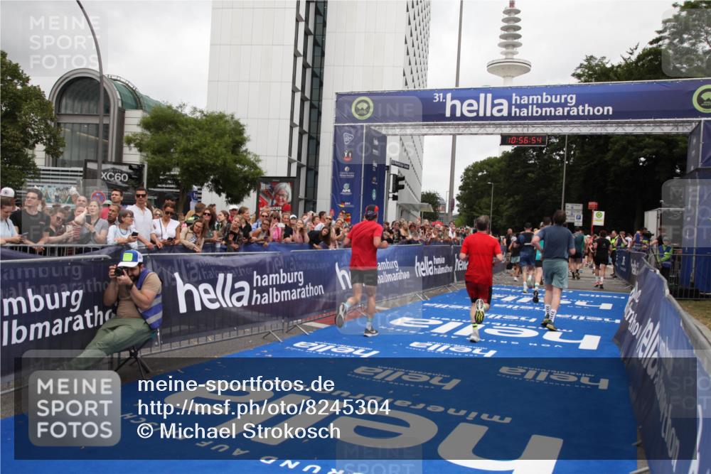 29.06.2025 - hella hamburg halbmarathon Michael Strokosch http://msf.ph/oto/8245304 29.06.2025 10:56:52 Ziel 2378, 2741, 3836, 5418, 7716, 8825, 8996, 13816, 14369, 14461, 15134, 15431, 15712, 16008, 16009, 16043, 16121, 16679, 17133, 18634 meine-sportfotos.de