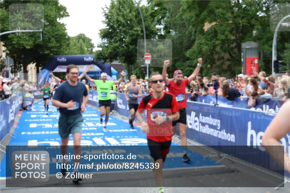 29.06.2025 - hella hamburg halbmarathon Zöllner http://msf.ph/oto/8245339 29.06.2025 10:56:55 Ziel 1955, 2282, 2378, 2741, 2759, 3836, 5418, 6835, 7716, 13816, 15097, 16008, 16009, 16620, 16679, 17133 meine-sportfotos.de
