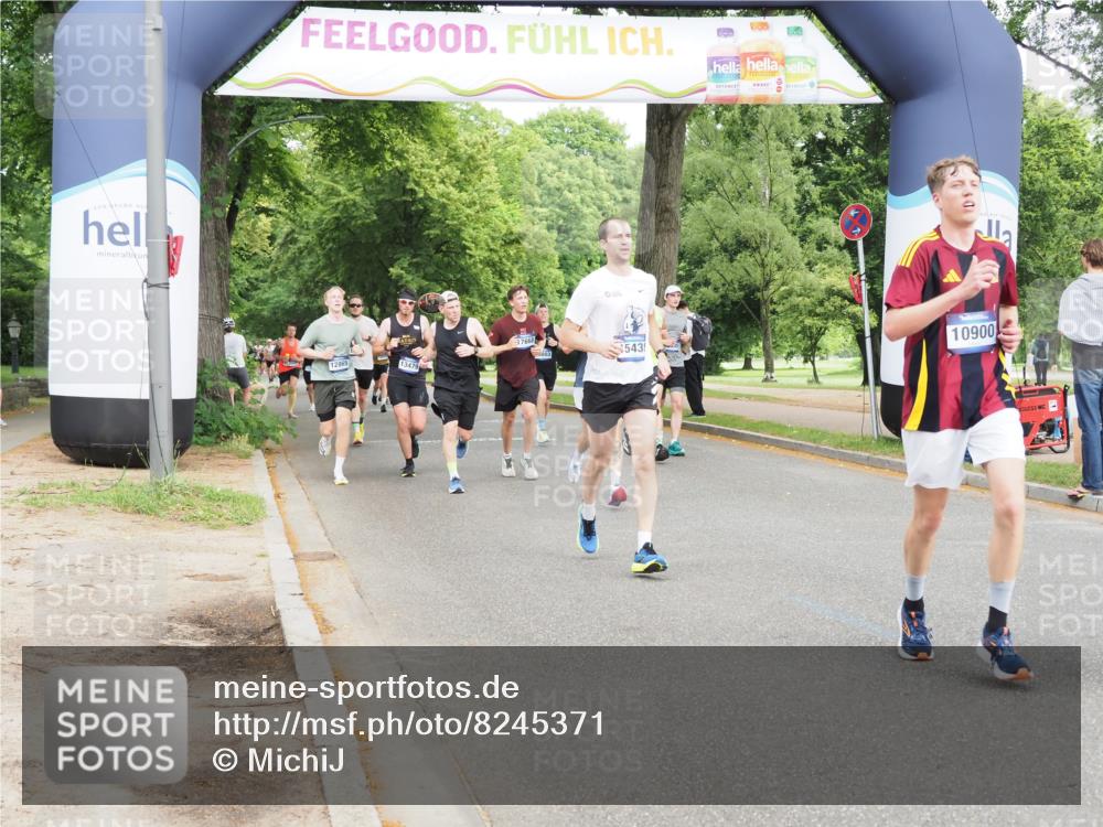 29.06.2025 - hella hamburg halbmarathon MichiJ http://msf.ph/oto/8245371 29.06.2025 10:28:15 Zwischen KM18-KM19 2546, 10900, 11305, 12772, 12865, 13479, 15435, 16656, 17668 meine-sportfotos.de