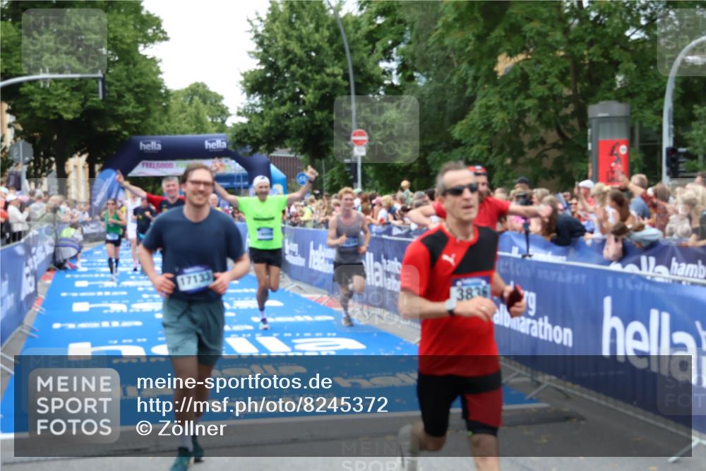 29.06.2025 - hella hamburg halbmarathon Zöllner http://msf.ph/oto/8245372 29.06.2025 10:56:55 Ziel 1955, 2282, 2378, 2741, 2759, 3836, 5418, 6835, 7716, 13816, 15097, 16008, 16009, 16620, 16679, 17133 meine-sportfotos.de