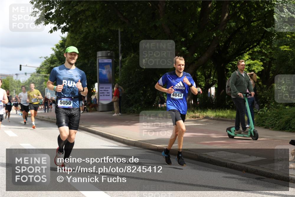 29.06.2025 - hella hamburg halbmarathon Yannick Fuchs http://msf.ph/oto/8245412 29.06.2025 10:35:08 20KM 1882, 1912, 2324, 2714, 2949, 3332, 4843, 4889, 5007, 5014, 5050, 5745, 5803, 5916, 6080, 7080, 7284, 8074, 8370, 8465, 8629, 8966, 9979, 10369, 10900, 10934, 10968, 11731, 11767, 11959, 12088, 12365, 12540, 12704, 12865, 13029, 13158, 13667, 14092, 14820, 14924, 15424, 15493, 15542, 15689, 16249, 17214, 17620, 17724, 18173, 18192, 18614 meine-sportfotos.de
