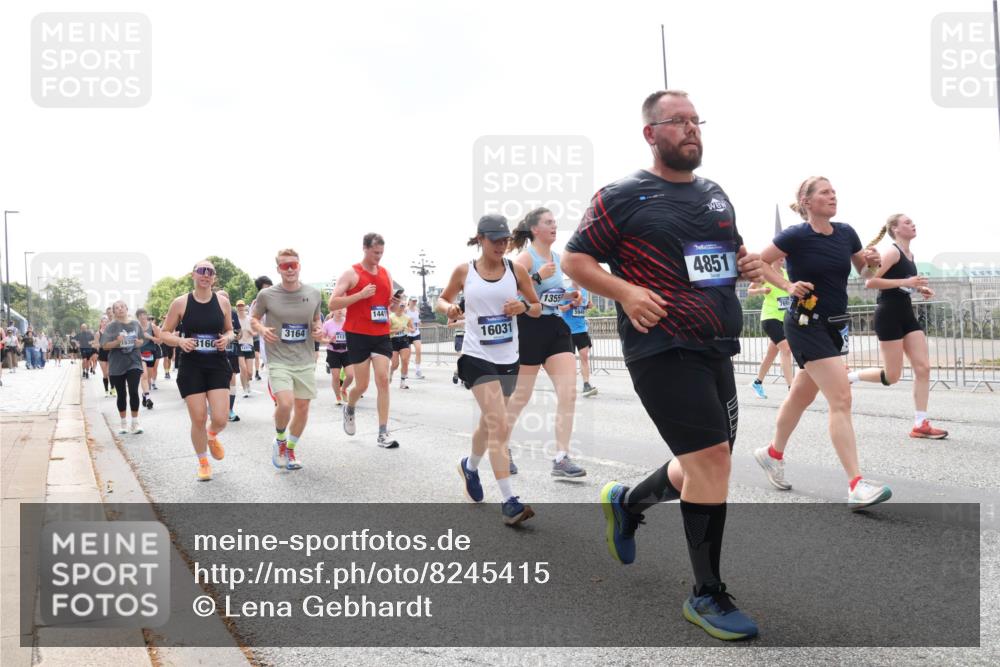 29.06.2025 - hella hamburg halbmarathon Lena Gebhardt http://msf.ph/oto/8245415 29.06.2025 10:45:28 Lombardsbrücke 1033, 1060, 1085, 1685, 1713, 1798, 2007, 2008, 2216, 2217, 2550, 2657, 2664, 2779, 2917, 2973, 3160, 3164, 3357, 3377, 3879, 3993, 4099, 4102, 4186, 4224, 4306, 4337, 4388, 4504, 4820, 4851, 5044, 5099, 5108, 5190, 5339, 5636, 5949, 6150, 6509, 6763, 6788, 6911, 6922, 6980, 7283, 7530, 7541, 7699, 7859, 7912, 8594, 8605, 8745, 8762, 9620, 10030, 10182, 10225, 10562, 10566, 11314, 12198, 12332, 12334 meine-sportfotos.de
