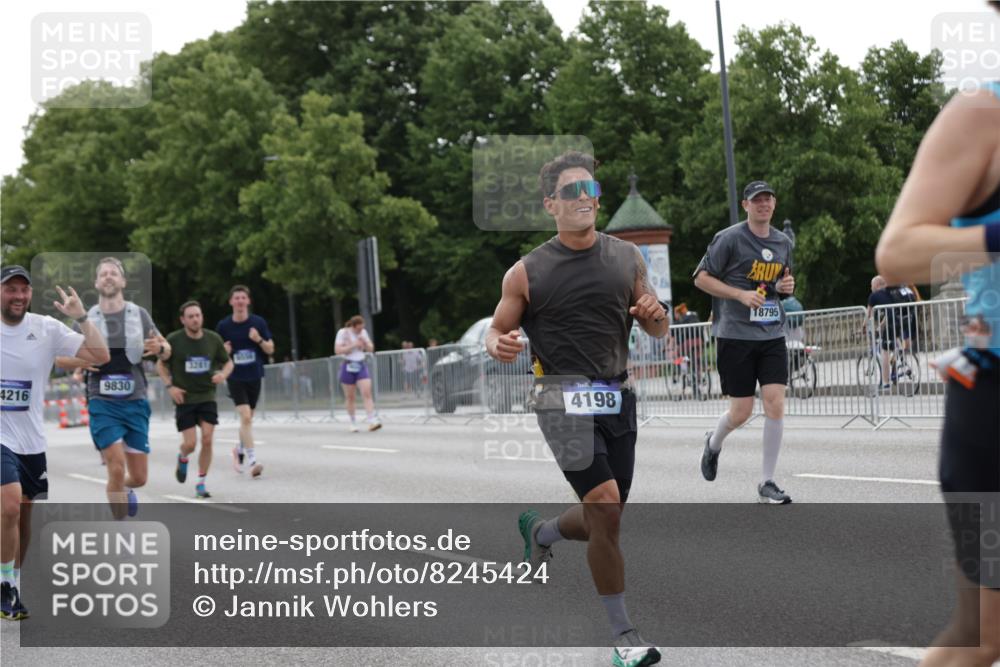 29.06.2025 - hella hamburg halbmarathon Jannik Wohlers http://msf.ph/oto/8245424 29.06.2025 10:30:19 Lombardsbrücke 1059, 1472, 1647, 2268, 2505, 2569, 2754, 2755, 3281, 4198, 6344, 6556, 7071, 7120, 9830, 11984, 12460, 12461, 14216, 14803, 15299, 15757, 16791, 18362, 18795, 18860 meine-sportfotos.de