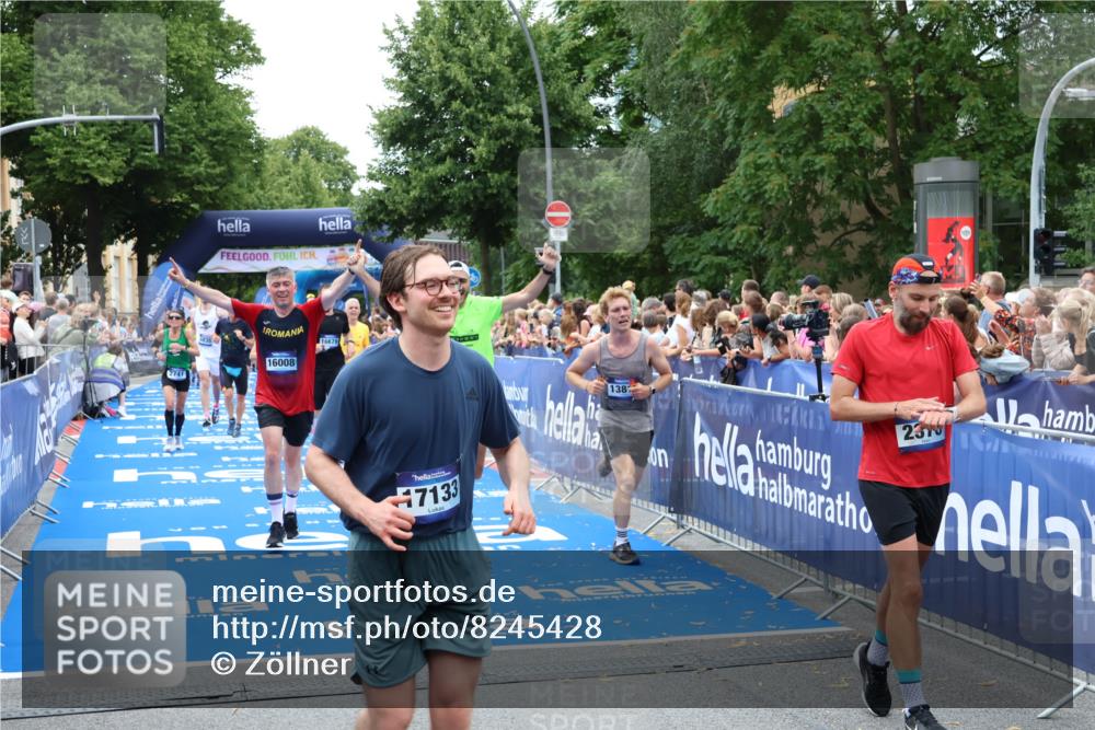 29.06.2025 - hella hamburg halbmarathon Zöllner http://msf.ph/oto/8245428 29.06.2025 10:56:56 Ziel 1955, 2282, 2378, 2741, 2759, 5418, 6835, 7716, 11043, 13816, 15097, 16008, 16009, 16620, 16679 meine-sportfotos.de