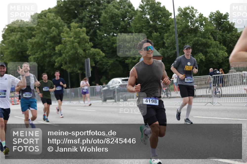29.06.2025 - hella hamburg halbmarathon Jannik Wohlers http://msf.ph/oto/8245446 29.06.2025 10:30:19 Lombardsbrücke 1059, 1472, 1647, 2268, 2505, 2569, 2754, 2755, 3281, 4198, 6344, 6556, 7071, 7120, 9830, 11984, 12460, 12461, 14216, 14803, 15299, 15757, 16791, 18362, 18795, 18860 meine-sportfotos.de