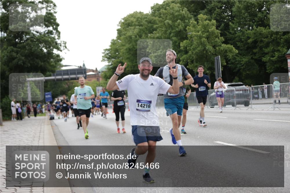29.06.2025 - hella hamburg halbmarathon Jannik Wohlers http://msf.ph/oto/8245466 29.06.2025 10:30:20 Lombardsbrücke 1059, 1472, 1647, 2268, 2505, 2569, 2754, 2755, 3131, 3281, 4198, 6344, 6556, 7071, 7120, 9830, 11984, 12460, 12461, 14216, 14803, 15299, 15757, 16791, 18362, 18795, 18860 meine-sportfotos.de