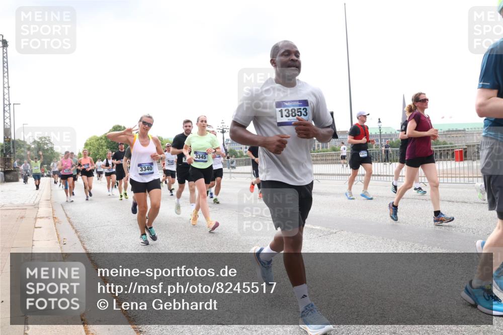 29.06.2025 - hella hamburg halbmarathon Lena Gebhardt http://msf.ph/oto/8245517 29.06.2025 10:33:59 Lombardsbrücke 1189, 1275, 1417, 1705, 1787, 1896, 2265, 2342, 2482, 2496, 2526, 2776, 2933, 3145, 3170, 3264, 3340, 3345, 3560, 3829, 3848, 4361, 4433, 4449, 4479, 4696, 4807, 4942, 5075, 5096, 5141, 5557, 5561, 5566, 5569, 5584, 5691, 5821, 5822, 5887, 6109, 6364, 6515, 6516, 6854, 6956, 6999, 7027, 7324, 7329, 7565, 7653, 8021, 8157, 8202, 8277, 8282, 8349, 8375, 8377, 8383, 8401, 9094, 9234, 9438, 9799, 9875, 9995, 10007, 10071, 10360, 10561, 11811 meine-sportfotos.de