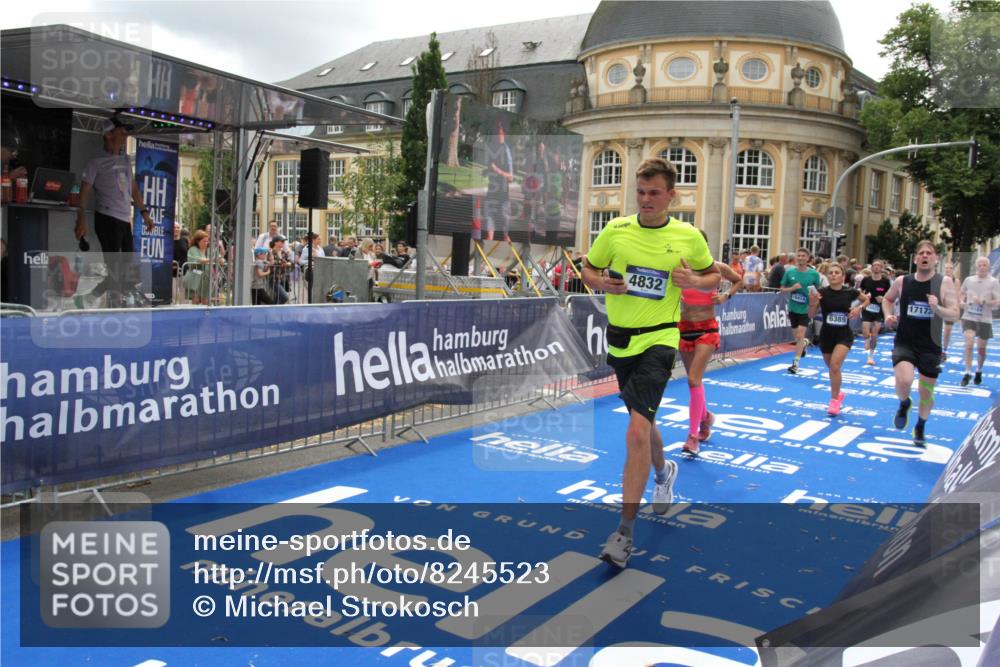 29.06.2025 - hella hamburg halbmarathon Michael Strokosch http://msf.ph/oto/8245523 29.06.2025 10:49:13 Ziel 2013, 4832, 4847, 4890, 6389, 10184, 15523, 16414, 16731, 17173, 18598, 18842 meine-sportfotos.de