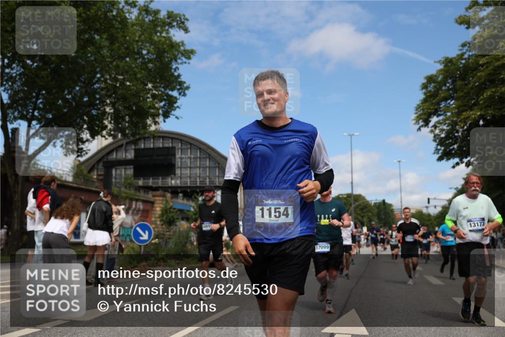 29.06.2025 - hella hamburg halbmarathon Yannick Fuchs http://msf.ph/oto/8245530 29.06.2025 11:26:32 20KM 1029, 1154, 1799, 1995, 2464, 3022, 4375, 4376, 4680, 4844, 5167, 5294, 5495, 5661, 5743, 5821, 6310, 6574, 6843, 7111, 7497, 7944, 8306, 8589, 9653, 9654, 10421, 10564, 10828, 11205, 11713, 12838, 12901, 13177, 13227, 13339, 13423, 14527, 14854, 14855, 14919, 14936, 15077, 15870, 16796, 16845, 17099, 17149, 18296, 18301, 18536, 19144 meine-sportfotos.de