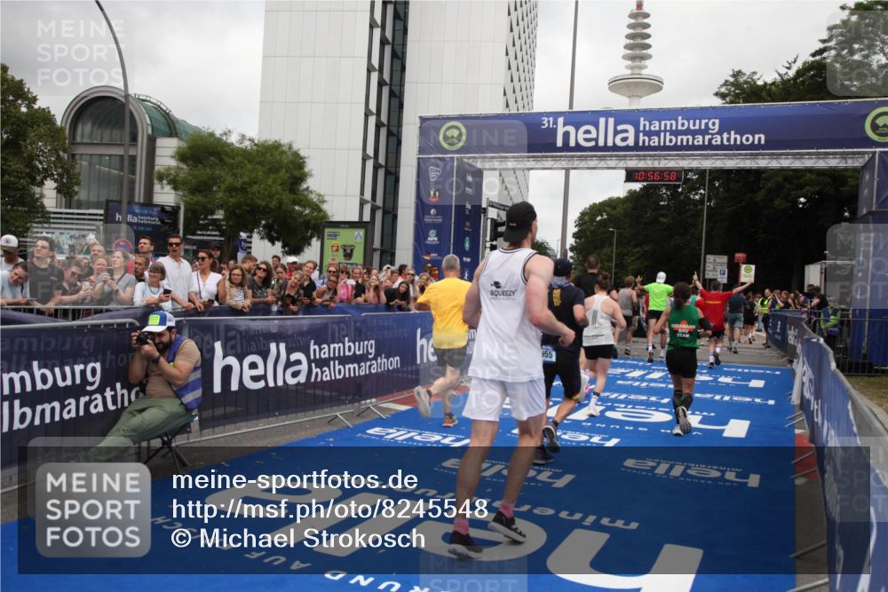 29.06.2025 - hella hamburg halbmarathon Michael Strokosch http://msf.ph/oto/8245548 29.06.2025 10:56:57 Ziel 1955, 2282, 2378, 2741, 2759, 5418, 6835, 7716, 11043, 13816, 15097, 16008, 16009, 16620, 16679 meine-sportfotos.de
