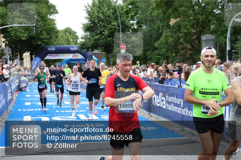 29.06.2025 - hella hamburg halbmarathon Zöllner http://msf.ph/oto/8245558 29.06.2025 10:56:58 Ziel 1955, 2282, 2741, 2759, 5033, 5418, 6835, 7716, 8669, 11043, 11212, 14678, 15097, 16620, 16679 meine-sportfotos.de
