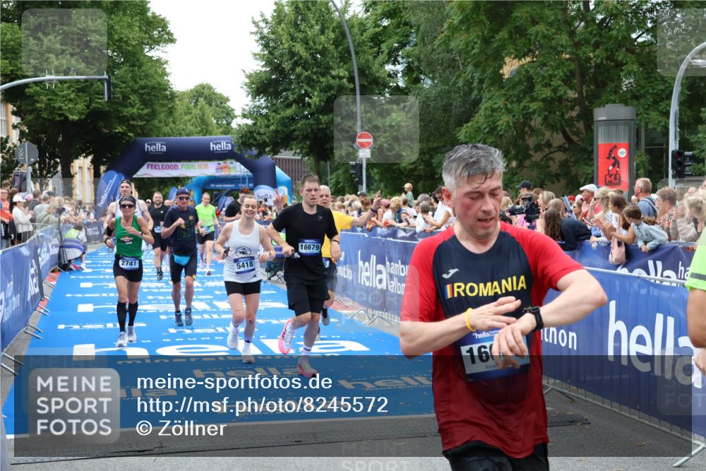 29.06.2025 - hella hamburg halbmarathon Zöllner http://msf.ph/oto/8245572 29.06.2025 10:56:58 Ziel 1955, 2282, 2741, 2759, 5033, 5418, 6835, 7716, 8669, 11043, 11212, 14678, 15097, 16620, 16679 meine-sportfotos.de
