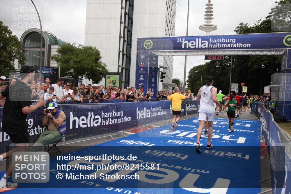 29.06.2025 - hella hamburg halbmarathon Michael Strokosch http://msf.ph/oto/8245581 29.06.2025 10:56:58 Ziel 1955, 2282, 2741, 2759, 5033, 5418, 6835, 7716, 11043, 13816, 14678, 15097, 16008, 16009, 16620, 16679 meine-sportfotos.de