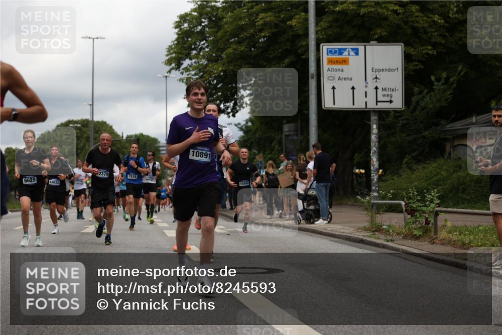 29.06.2025 - hella hamburg halbmarathon Yannick Fuchs http://msf.ph/oto/8245593 29.06.2025 10:47:40 20KM 1030, 1151, 1267, 1502, 1727, 1870, 2058, 2070, 2082, 2354, 2518, 2630, 3096, 3208, 3209, 3819, 4770, 5020, 5638, 5866, 6294, 6481, 6511, 6512, 6629, 6762, 6877, 6942, 7274, 7918, 8335, 8390, 8447, 9142, 9791, 9922, 10549, 10891, 10895, 11068, 11844, 12321, 12379, 12632, 12909, 13032, 13033, 13289, 13397, 13865, 13912, 13997, 15061, 15441, 15497, 15502, 15838, 15856, 15946, 16477, 17348, 17482, 18134, 18143, 18418, 18487, 18590, 18612 meine-sportfotos.de
