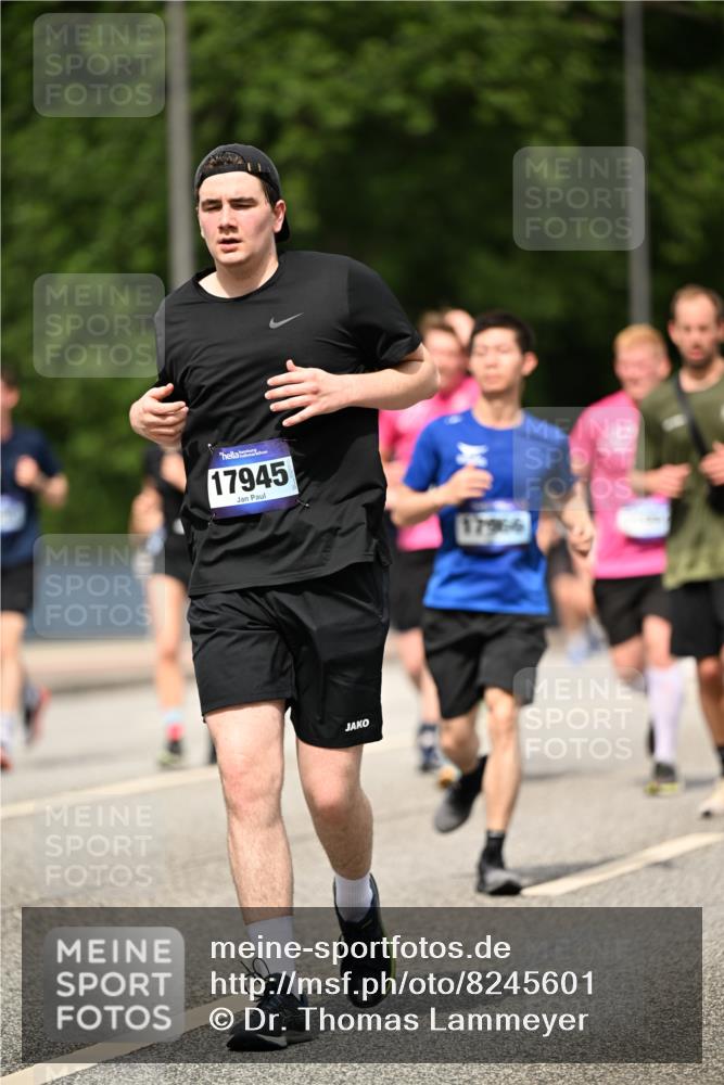 29.06.2025 - hella hamburg halbmarathon Dr. Thomas Lammeyer http://msf.ph/oto/8245601 29.06.2025 10:34:40 Kennedybrücke 2097, 2302, 2569, 4198, 4819, 6556, 6620, 6626, 7071, 7517, 8792, 9095, 9576, 9830, 10322, 10996 meine-sportfotos.de