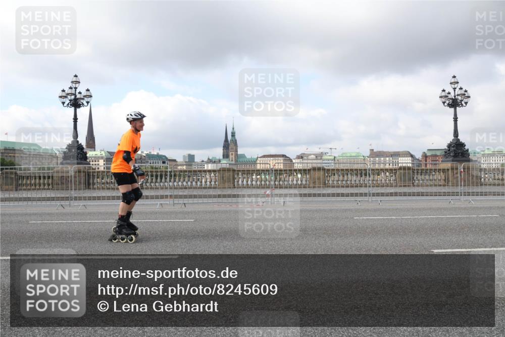 29.06.2025 - hella hamburg halbmarathon Lena Gebhardt http://msf.ph/oto/8245609 29.06.2025 09:02:38 Lombardsbrücke  meine-sportfotos.de