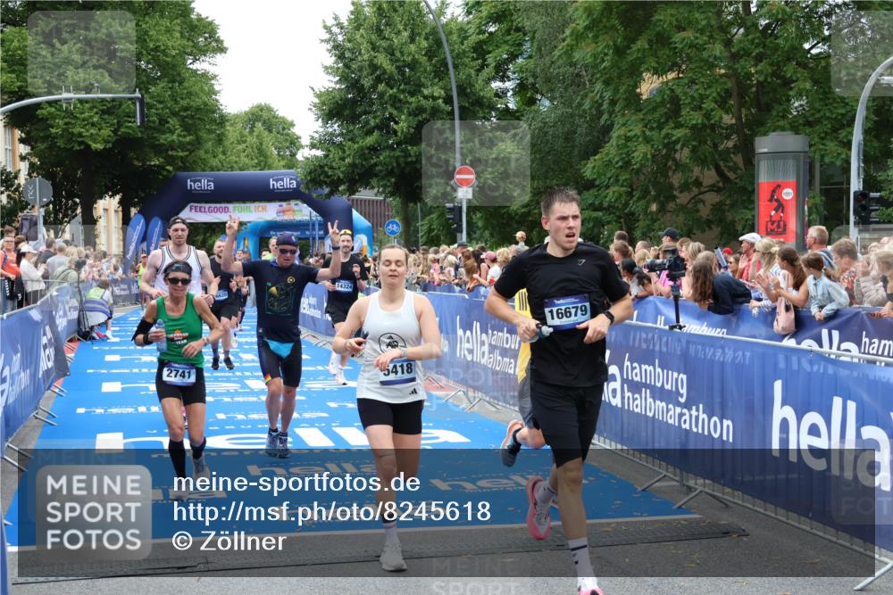 29.06.2025 - hella hamburg halbmarathon Zöllner http://msf.ph/oto/8245618 29.06.2025 10:56:59 Ziel 1955, 2282, 2741, 2759, 5033, 5418, 6835, 7716, 8669, 11043, 11212, 11638, 14678, 15097, 16470, 16620, 16679 meine-sportfotos.de