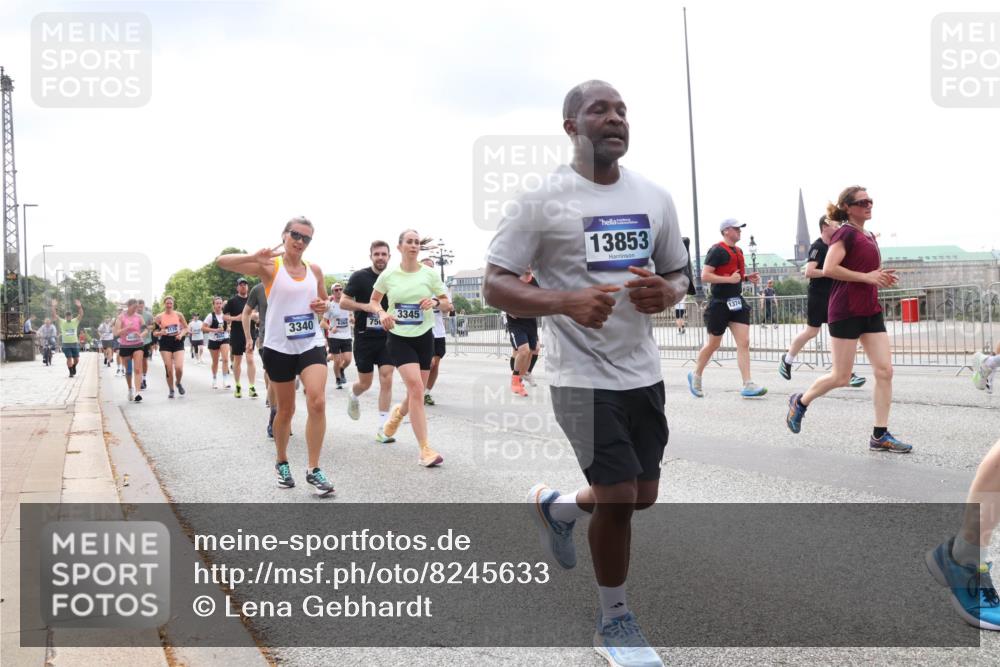 29.06.2025 - hella hamburg halbmarathon Lena Gebhardt http://msf.ph/oto/8245633 29.06.2025 10:33:59 Lombardsbrücke 1189, 1275, 1417, 1705, 1787, 1896, 2265, 2342, 2482, 2496, 2526, 2776, 2933, 3145, 3170, 3264, 3340, 3345, 3560, 3829, 3848, 4361, 4433, 4449, 4479, 4696, 4807, 4942, 5075, 5096, 5141, 5557, 5561, 5566, 5569, 5584, 5691, 5821, 5822, 5887, 6109, 6364, 6515, 6516, 6854, 6956, 6999, 7027, 7324, 7329, 7565, 7653, 8021, 8157, 8202, 8277, 8282, 8349, 8375, 8377, 8383, 8401, 9094, 9234, 9438, 9799, 9875, 9995, 10007, 10071, 10360, 10561, 11811 meine-sportfotos.de