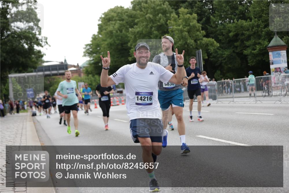 29.06.2025 - hella hamburg halbmarathon Jannik Wohlers http://msf.ph/oto/8245657 29.06.2025 10:30:20 Lombardsbrücke 1059, 1472, 1647, 2268, 2505, 2569, 2754, 2755, 3131, 3281, 4198, 6344, 6556, 7071, 7120, 9830, 11984, 12460, 12461, 14216, 14803, 15299, 15757, 16791, 18362, 18795, 18860 meine-sportfotos.de