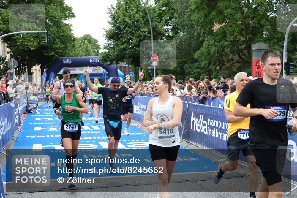 29.06.2025 - hella hamburg halbmarathon Zöllner http://msf.ph/oto/8245662 29.06.2025 10:57:00 Ziel 1955, 2282, 2741, 2759, 4299, 5033, 5418, 6835, 7716, 8669, 11043, 11212, 11638, 14678, 15097, 16470, 16620, 19091 meine-sportfotos.de