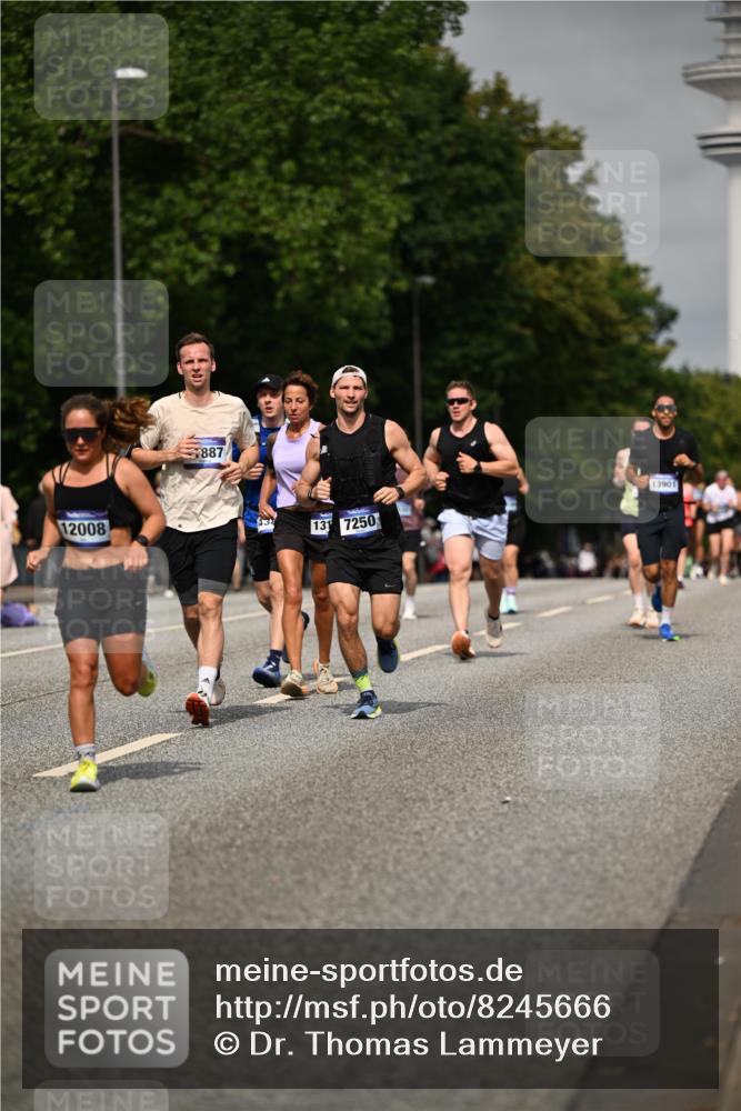 29.06.2025 - hella hamburg halbmarathon Dr. Thomas Lammeyer http://msf.ph/oto/8245666 29.06.2025 10:14:13 Kennedybrücke 1052, 1456, 1483, 1513, 1573, 4389, 7042, 7058, 7250, 7685, 8090, 8890, 9681, 9816, 9988, 11027, 11180 meine-sportfotos.de