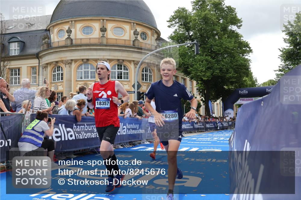29.06.2025 - hella hamburg halbmarathon Strokosch-Dieckow http://msf.ph/oto/8245676 29.06.2025 10:38:31 Ziel 1710, 2745, 3014, 3790, 8571, 9403, 11379, 14905, 14992, 16075, 16280, 17154, 18357 meine-sportfotos.de