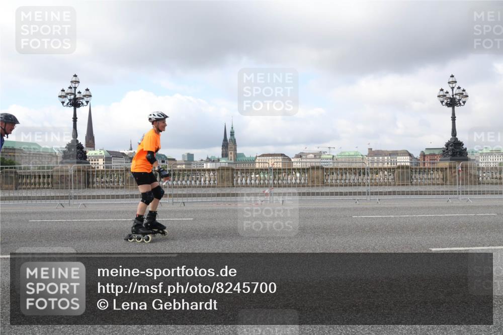 29.06.2025 - hella hamburg halbmarathon Lena Gebhardt http://msf.ph/oto/8245700 29.06.2025 09:02:38 Lombardsbrücke  meine-sportfotos.de