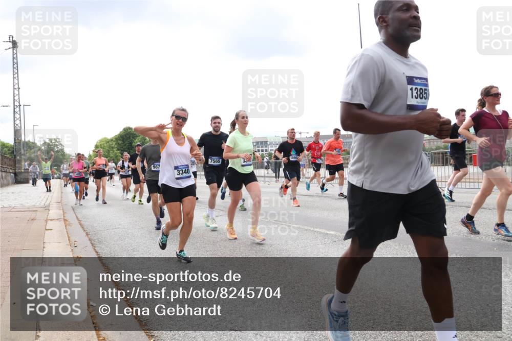 29.06.2025 - hella hamburg halbmarathon Lena Gebhardt http://msf.ph/oto/8245704 29.06.2025 10:33:59 Lombardsbrücke 1189, 1275, 1417, 1705, 1787, 1896, 2265, 2342, 2482, 2496, 2526, 2776, 2933, 3145, 3170, 3264, 3340, 3345, 3560, 3829, 3848, 4361, 4433, 4449, 4479, 4696, 4807, 4942, 5075, 5096, 5141, 5557, 5561, 5566, 5569, 5584, 5691, 5821, 5822, 5887, 6109, 6364, 6515, 6516, 6854, 6956, 6999, 7027, 7324, 7329, 7565, 7653, 8021, 8157, 8202, 8277, 8282, 8349, 8375, 8377, 8383, 8401, 9094, 9234, 9438, 9799, 9875, 9995, 10007, 10071, 10360, 10561, 11811 meine-sportfotos.de