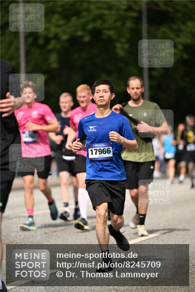 29.06.2025 - hella hamburg halbmarathon Dr. Thomas Lammeyer http://msf.ph/oto/8245709 29.06.2025 10:34:41 Kennedybrücke 2097, 2302, 2505, 2569, 6556, 6620, 6626, 7071, 7517, 8792, 9095, 9576, 9830, 10322, 10989, 10996 meine-sportfotos.de