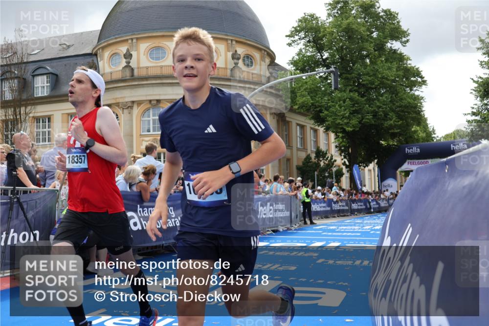 29.06.2025 - hella hamburg halbmarathon Strokosch-Dieckow http://msf.ph/oto/8245718 29.06.2025 10:38:31 Ziel 1710, 2745, 3014, 3790, 8571, 9403, 11379, 14905, 14992, 16075, 16280, 17154, 18357 meine-sportfotos.de