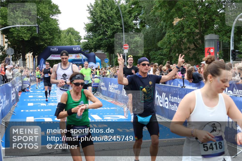 29.06.2025 - hella hamburg halbmarathon Zöllner http://msf.ph/oto/8245749 29.06.2025 10:57:01 Ziel 1485, 1955, 2282, 2759, 4299, 5033, 6835, 8669, 11043, 11212, 11638, 14678, 15097, 16470, 16620, 18719, 19091 meine-sportfotos.de