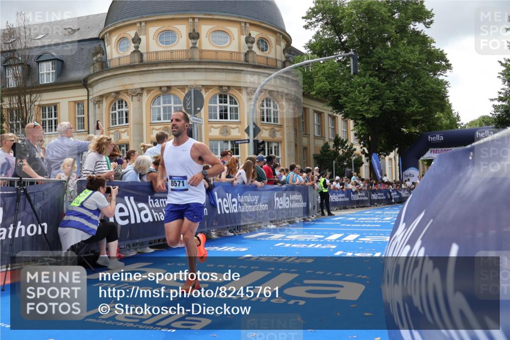 29.06.2025 - hella hamburg halbmarathon Strokosch-Dieckow http://msf.ph/oto/8245761 29.06.2025 10:38:32 Ziel 1710, 2745, 3014, 3790, 8571, 9403, 11379, 14905, 16280, 17154, 18357 meine-sportfotos.de