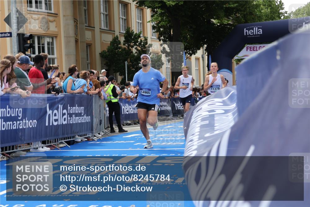 29.06.2025 - hella hamburg halbmarathon Strokosch-Dieckow http://msf.ph/oto/8245784 29.06.2025 10:38:35 Ziel 4148, 5248, 8450, 8571, 9403, 11281, 11379, 12772, 14905, 17154, 18188, 18357, 19004 meine-sportfotos.de