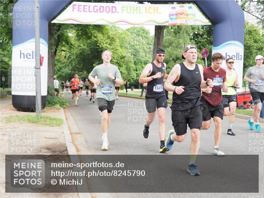 29.06.2025 - hella hamburg halbmarathon MichiJ http://msf.ph/oto/8245790 29.06.2025 10:28:17 Zwischen KM18-KM19 2546, 10900, 11305, 12335, 12772, 12865, 13479, 15435, 17425, 17668, 18154, 18803 meine-sportfotos.de
