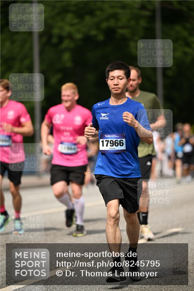 29.06.2025 - hella hamburg halbmarathon Dr. Thomas Lammeyer http://msf.ph/oto/8245795 29.06.2025 10:34:42 Kennedybrücke 1773, 2097, 2302, 2505, 2569, 6556, 6620, 6626, 7071, 7351, 7517, 8792, 9095, 9576, 9830, 9937, 10322, 10989, 10996 meine-sportfotos.de