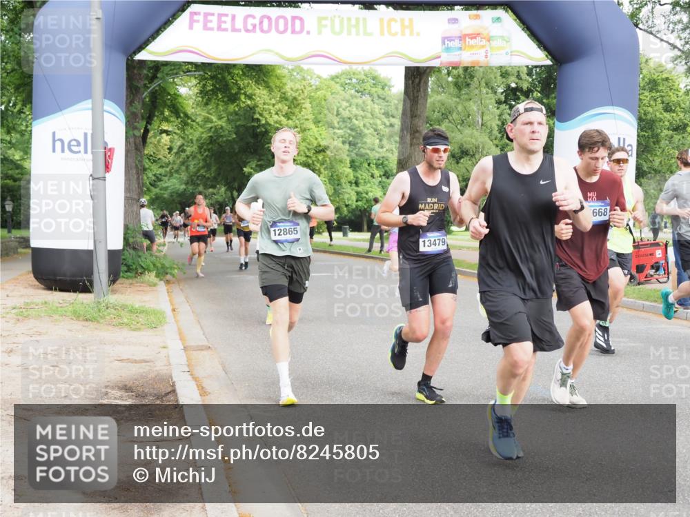 29.06.2025 - hella hamburg halbmarathon MichiJ http://msf.ph/oto/8245805 29.06.2025 10:28:17 Zwischen KM18-KM19 2546, 10900, 11305, 12335, 12772, 12865, 13479, 15435, 17425, 17668, 18154, 18803 meine-sportfotos.de